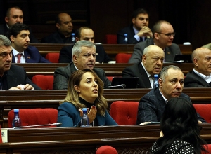 ԱԺ արտահերթ նիստն ընդմիջվեց