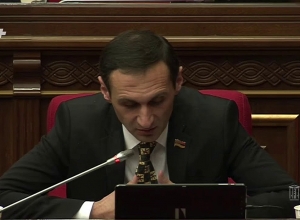 Դուք գիտակցելով ե՞ք խախտում սահմանադրությունը. Եղիազարյանը՝ Վահագն Հովակիմյանին