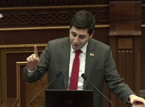 Ձե՞ռք եք առնում. Սուրեն Գրիգորյանը՝ «Լուսավոր Հայաստանին»