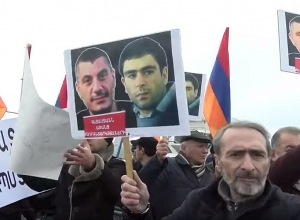 Участники акции перекрыли магистраль Ереван-Гюмри: прямой эфир