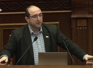 Ծխող պաշտոնյա տեսնելու դեպքում հեռացրեք նրան. Արտակ Մանուկյան