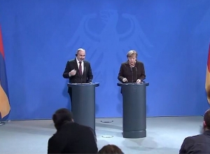 Никол Пашинян и Ангела Меркель выступают с заявлением для представителей СМИ