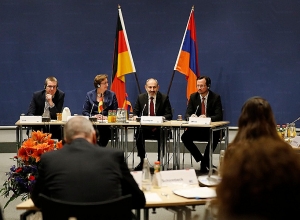 Никол Пашинян выступает во время обсуждения на тему "Под новыми признаками длительного сотрудничества: армяно-германские отношения"