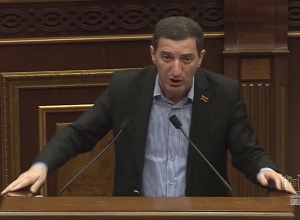 Տեղերից մի խոսեք, հա՞