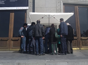 ԱՅՈ = ՈՉ = ՍԵՐԺԻ ԿՈՍՏՅՈՒՄ. նստացույց.  ՈՒՂԻՂ