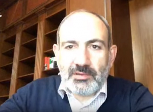 С 23:00 будут закрыты 24 выходов  Эчмиадзна, люди будут пользоваться только 3 выходами: Никол Пашинян