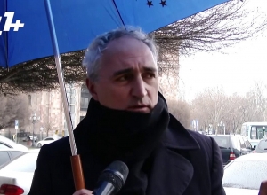 «Ոչ խաչ ենք համբուրում, ոչ աջ ենք համբուրում, ոչ էլ սապոգ ենք լիզում»