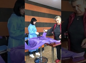 Բարեգործական հիմունքներով դիմակներ են կարում ու իրենց միջոցներով էլ բաժանում։
