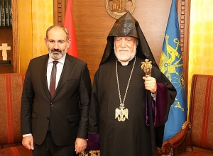 Արամ Ա Կաթողիկոսը երեկվանից կապի մեջ է Նիկոլ Փաշինյանի հետ