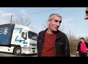 5-6 օր է՝ բեռնափոխադրողները Բագրատաշենի մաքսակետում են. տեղում են ԼՀԿ պատգամավորները