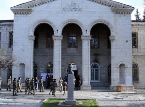 Զինծառայողները ընտրում են