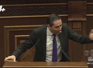 Ո՞ւր էիք դուք, էս ի՞նչ խոսելու ձև է․ Արման Աբովյանը բարկացավ
