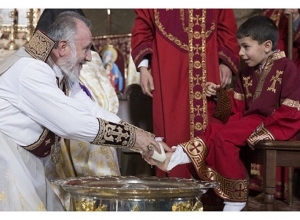 Выносят мощи Святого Григора Нарекаци: ПРЯМОЙ ЭФИР