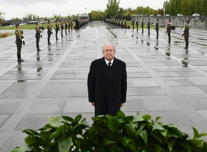 Армен Саркисян в Цицернакаберде воздал дань памяти жертвам Геноцида армян