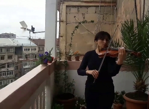 Հիշատակի օրը կարանտինի պայմաններում. նվագում է իրավապաշտպան Զարուհի Հովհաննիսյանը