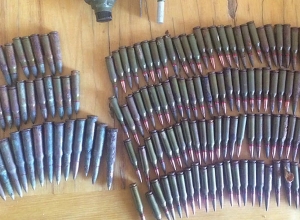 Հրազեններ, նռնակներ, փամփուշտներ․ ոստիկանության բաժիններում կամավոր զենքեր են հանձնվել