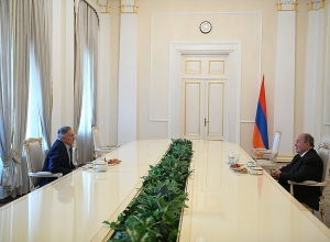 Նախագահ Արմեն Սարգսյանը հյուրընկալել է Արցախի հերոս Արկադի Տեր Թադևոսյանին