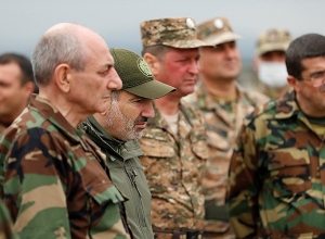 Никол Пашинян, Бако Саакян и Араик Арутюнян посетили ряд воинских частей