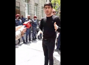 «Պարտավոր եք մեր տրամաբանական հարցերին պատասխանելու»․ ակցիա Կենտրոնական բանկի մոտ