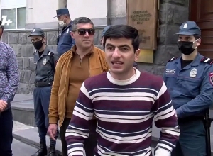 Բողոքի ակցիա Կենտրոնական բանկի դիմաց․  ՈՒՂԻՂ