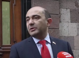 Պահանջել ծեծ կերած մարդկանցից մանդատ դնել, երևի Հյուսիսային Կորեայում էլ չկա նման բան․ Էդմոն Մարուքյան