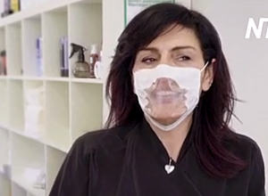 Итальянцы изготавливают прозрачные маски, чтобы видеть улыбки