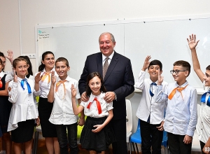 Каждый ребенок - символ и гарантия будущего: Поздравление Армена Саркисяна