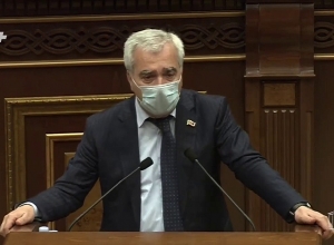 «У нас катастрофическая статистика, врачи бьют тревогу»: депутаты оценивают ситуацию в стране