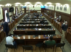 Լեզվակռիվ Վարագ Սիսեռյանի և Կարապետ Բադալյանի միջև