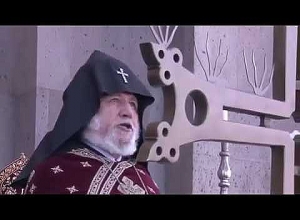 Մայր տաճարի գմբեթի խաչն օծվեց եւ վերատեղադրվեց