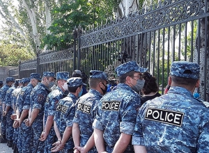 Сторонники Гагика Царукяна собрались у Национального собрания – есть задержанные