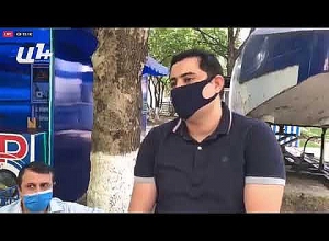 Նիկոլ Փաշինյանը զբոսնում և դիմակ է բաժանում քաղաքացիներին. ՈՒՂԻՂ