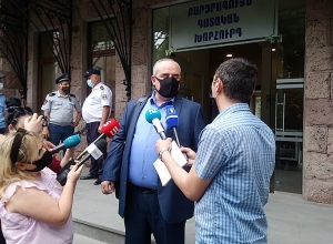 Պրոֆեսիոնալ դատավորը կարող է հասկանալ Ազարյանի վարքագիծը. Տիգրան Աթանեսյանը՝ Սերգեյ Չիչոյանի ներկայության կարևորության մասին