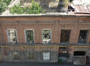 «Прикрываясь общественным интересом, годами отчуждали имущество людей»: обсуждение вокруг квартала Фирдуси