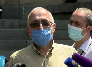 Գործադիր, օրենսդիր երկգլխանի հիդրան ոտնահարում է սահմանադրության պահանջը. Արա Սահակյան