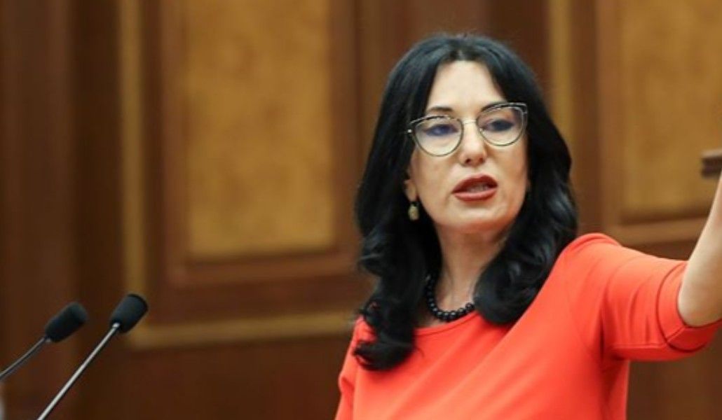 Նաիրա Կարապետյան