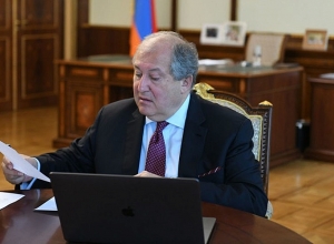Президент подписал указ о назначении Романоса Петросяна министром окружающей среды