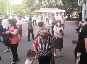 Внимание! Соблюдайте социальную дистанцию: Полиция