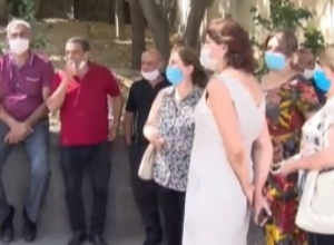 Сотрудники «Билайн»-а собрались у КРОУ: ПРЯМОЙ ЭФИР