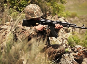 10 раненых военнослужащих получают лечение, состояние одного из них крайне тяжелое: пресс-секретарь