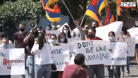 Акция протеста напротив посольства Украины в Армении: прямой эфир