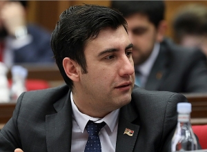 Հեղափոխությունից հետո արտաքին քաղաքականության վեկտորների փոփոխություն չի եղել. Սոս Ավետիսյան