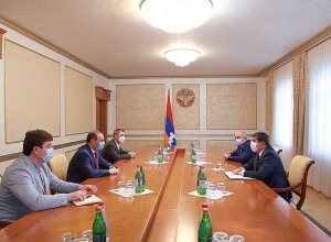 Араик Арутюнян принял секретаря Совета безопасности РА