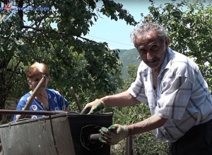 Օղին թորում են, ավելուկը՝ հյուսում ու սպասում սահմանները բացվելուն