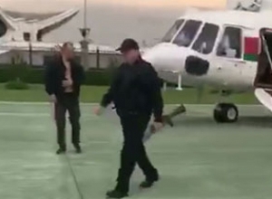 Լուկաշենկոն ուղղաթիռից  դուրս է  եկել ինքնաձիգը ձեռքին