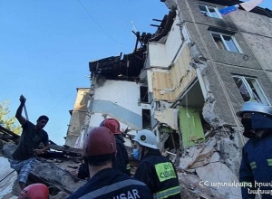 Взрыв в Ереване: на место происшествия выехали премьер-министр и министр по ЧС