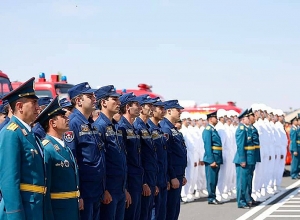 Выражаю благодарность всем Вам за проделанную Вами преданную работу: премьер-министр