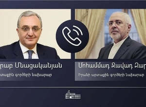 Мнацаканян провел телефонный разговор со своим иранским коллегой Зарифом