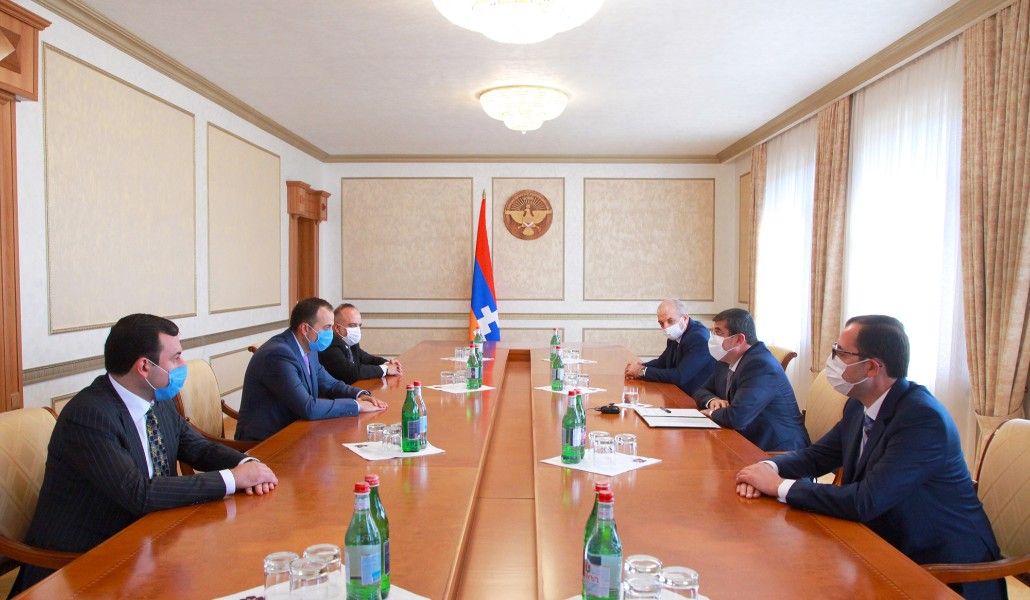 140920ArsenTorosyanShtapOgnutMeqen (1)