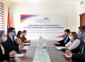 Рустам Бадасян обсудил с послом США процесс реформ в антикоррупционной и полицейской сферах